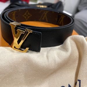 Louis Vuitton reversible belt
